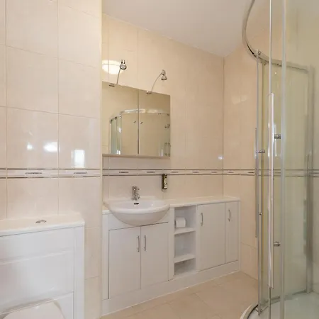 Отель Manor & Garden 4*