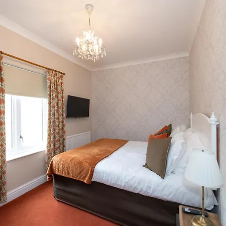 Manor & Garden Отель 4*