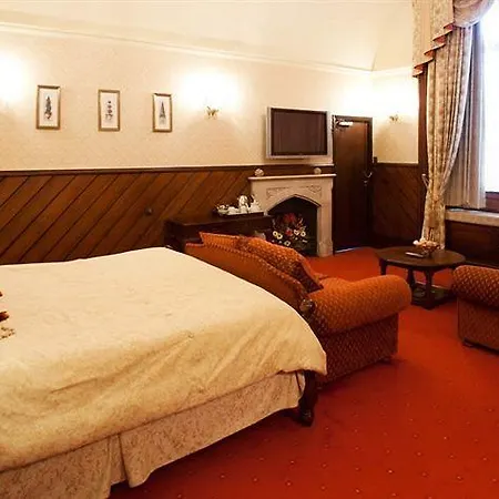 Отель Manor & Garden 4*