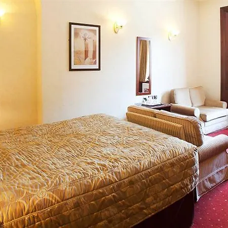 Manor & Garden Отель 4*
