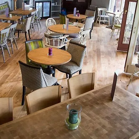 Manor & Garden Отель 4*