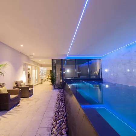 Manor & Garden Отель 4*