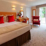 Manor & Garden Отель 4*