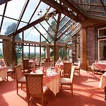 Отель Manor & Garden 4*