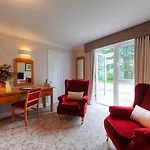 Отель Manor & Garden 4*