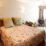 Manor & Garden Отель 4*