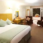 Отель Manor & Garden 4*