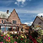 Отель Manor & Garden 4*