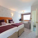 Manor & Garden Отель 4*
