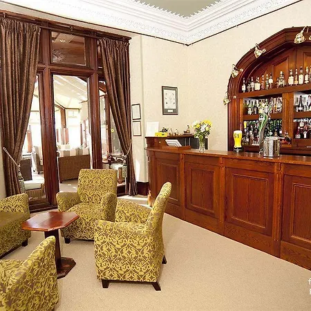 Manor & Garden Hotel