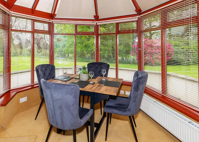 Manor & Garden فندق