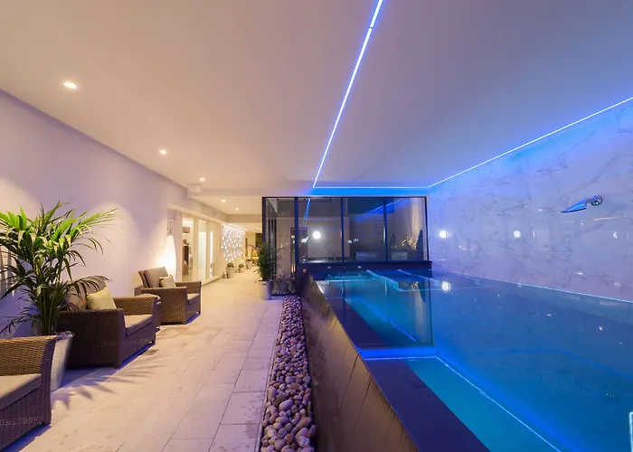 Manor & Garden فندق 4*