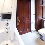 Manor & Garden 4*